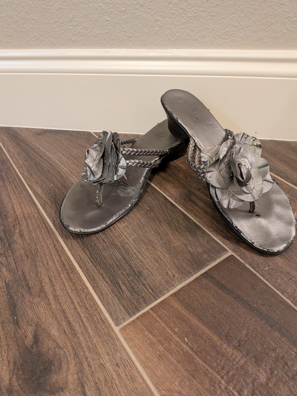 Sbicca metallic pewter silver sandals, size 9.5